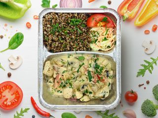 Фрикасе из куриного филе с гарниром