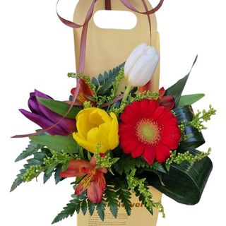 Cutia cu flori in nuante vesele 