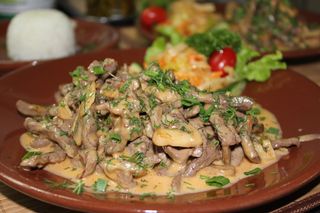 Мясо по-строгановски