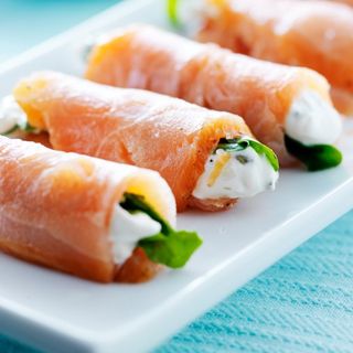 Involtini di salmone con rucola e filadelfia