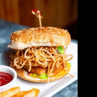 Noodle burger