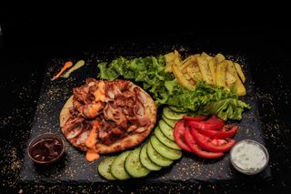 Порция Пилешки гирос﻿ (690г)