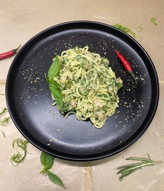 спагетти с курицей и шпинатом (300 гр.)