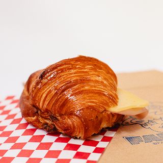 Medialuna Con Jamon Y Queso