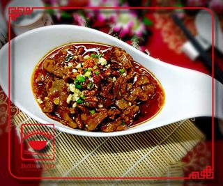 F3 მოხარშული საქონლის ხორცი ცხარე საწებელში