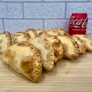 Empanadas (12 Uds.) Y Bebidas (4 Uds.)