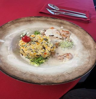 Piept de pui cu sos gorgonzola si orez salbatic