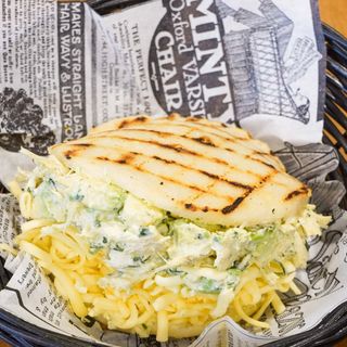 Arepa reina pepiada con queso