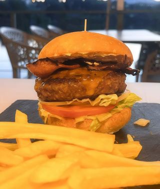 La Cabaña Burger