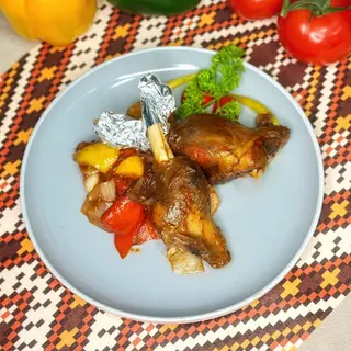 Бараньи лытки с овощами