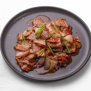 Мясо по-китайски с луком (350г)