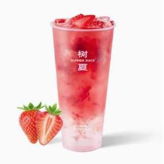 Refresco de fresa y jugo de melocotón 