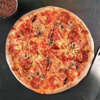 Pizza Capricioasa - blat pufos