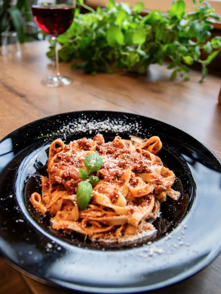 Makaron bolognese z parmezanem