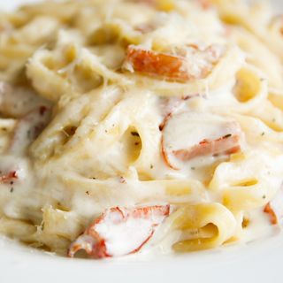 Tagliatelle cu bacon, sos alb, parmesan