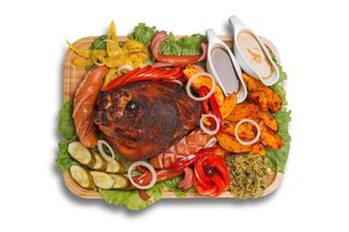 ლუდში შემწვარი ღორის კანჭის დაფა