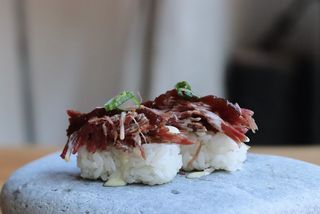 Nigiri pato con foie (2 uds.)