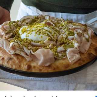 Focaccia mortadella e pistacchio