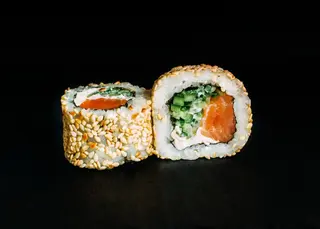 Рол Лосось в кунжуті (220г)