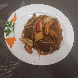 26 Spaghetti di soia con misto mare