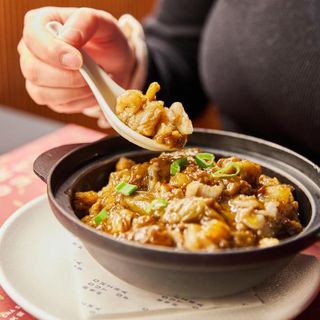 Bol de bacalao con berenjena agripicante y arroz blanco