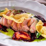 იხვის მკერდი კენკრის სოუსში