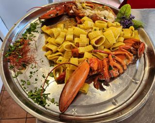 Paccheri fatti in casa con astice 