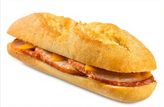 Bocadillo de pechuga de pollo con bacon