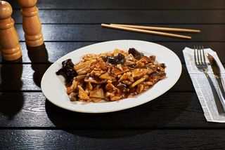 Pui cu bambus și ciuperci