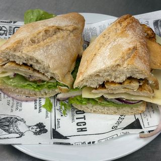 Bocadillo De Pollo Completo