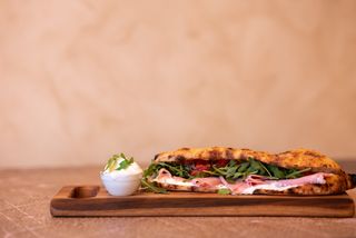 Panuozzo sendvič sa pršutom