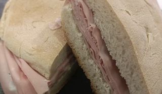 Panino con mortadella alcisa 2 torri