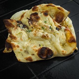"Garlic naan" hleb