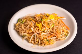 50. Spaghetti di riso con verdure