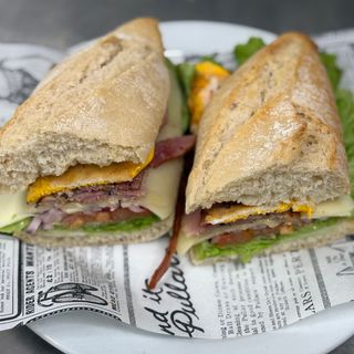 Bocadillo De Bacon Completo