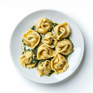 Tortellini con panna e pesto