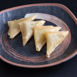 25.Samosa al curry (6uds.)