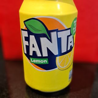 Fanta Limón lata 330ml.