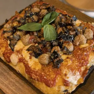 My Niece Mariuccia Pizza
