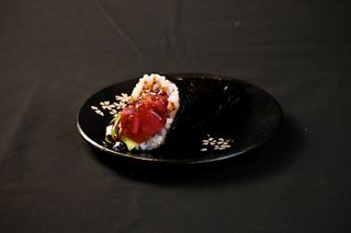 Temaki de atún y aguacate 