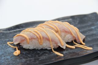 011 Nigiri tonno piccante - 2 pezzi