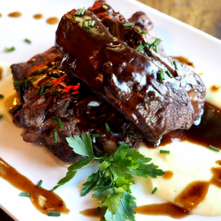 Costilla De Vaca Vieja A Baja Temperatura y patatas fritas