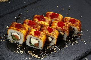 Рол з сиром Філадельфія і лососем гриль (275г)