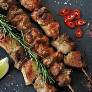 Plato pinchitos morunos de pollo(halal)