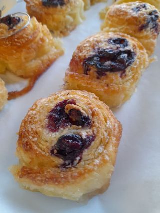 Kouign Amann 4 szt (1 nutella, 1 owoc, 2 naturalne)