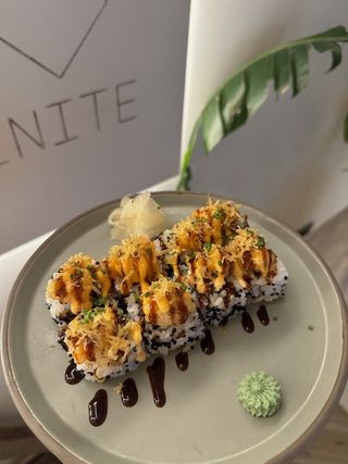 Kimchi prawn Singature Roll 8 pieces