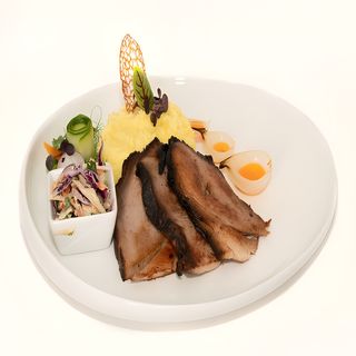Porc gatit slow cook cu piure si salata coleslaw