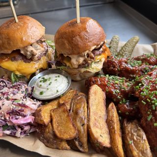 WINGS&BURGER BOX 4 TWO