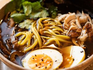 Шіо рамен з Грильованою Курочкою великий (750g)