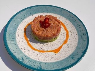 Тартар із червоного тунця з авокадо (250g)